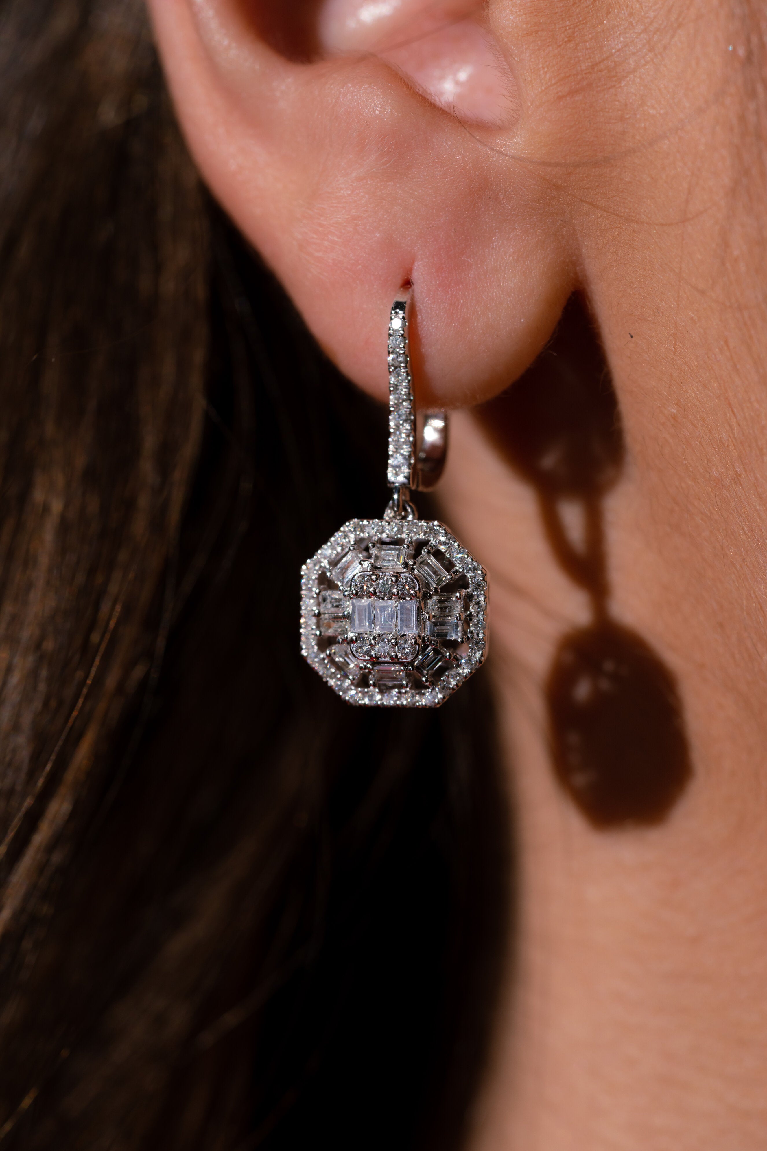 CERCEI E000251 DIN AUR ALB 14K FORMA HEXAGON CU DIAMANTE - Bijuterii LA ROSA - Verighete si Inele de Logodna, bijuterii cu diamante
