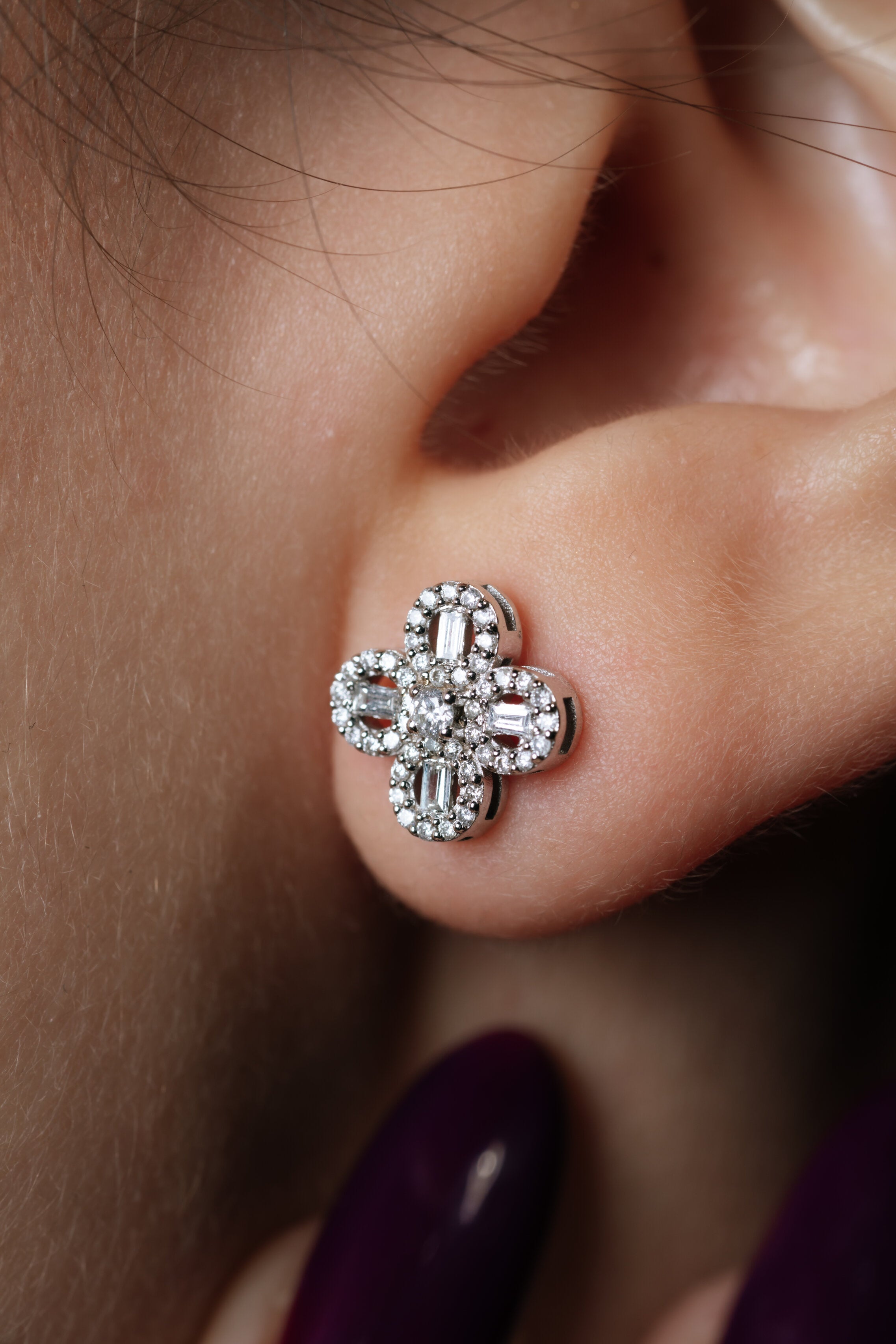 CERCEI E001192 DIN AUR ALB 14K FORMA ROTUNDA CU DIAMANTE - Bijuterii LA ROSA