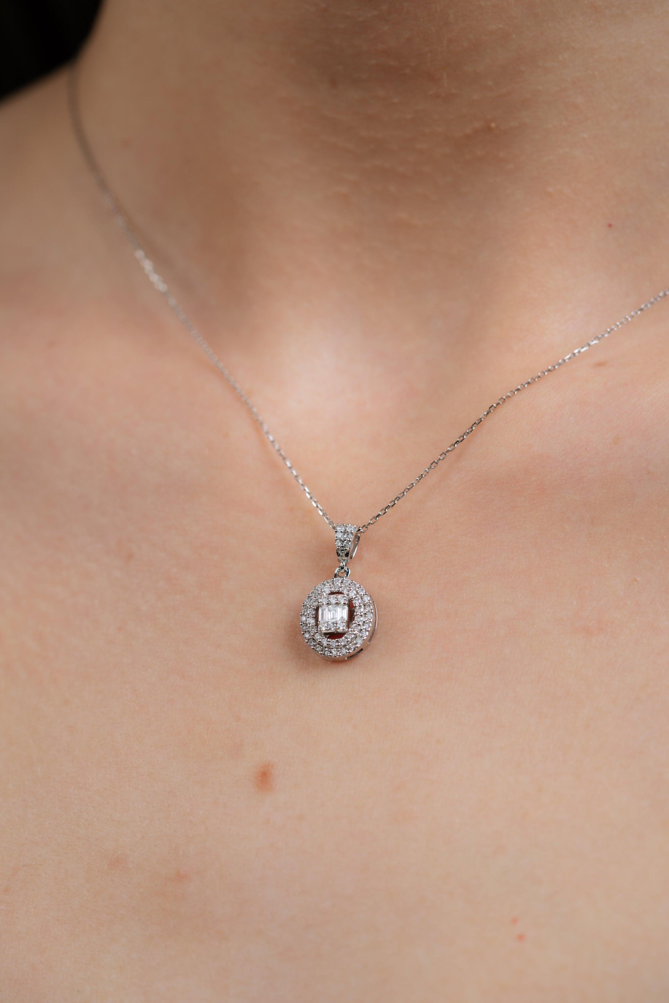 COLIER N000459 DIN AUR ALB 14K FORMA ROTUNDA CU DIAMANTE - Bijuterii LA ROSA