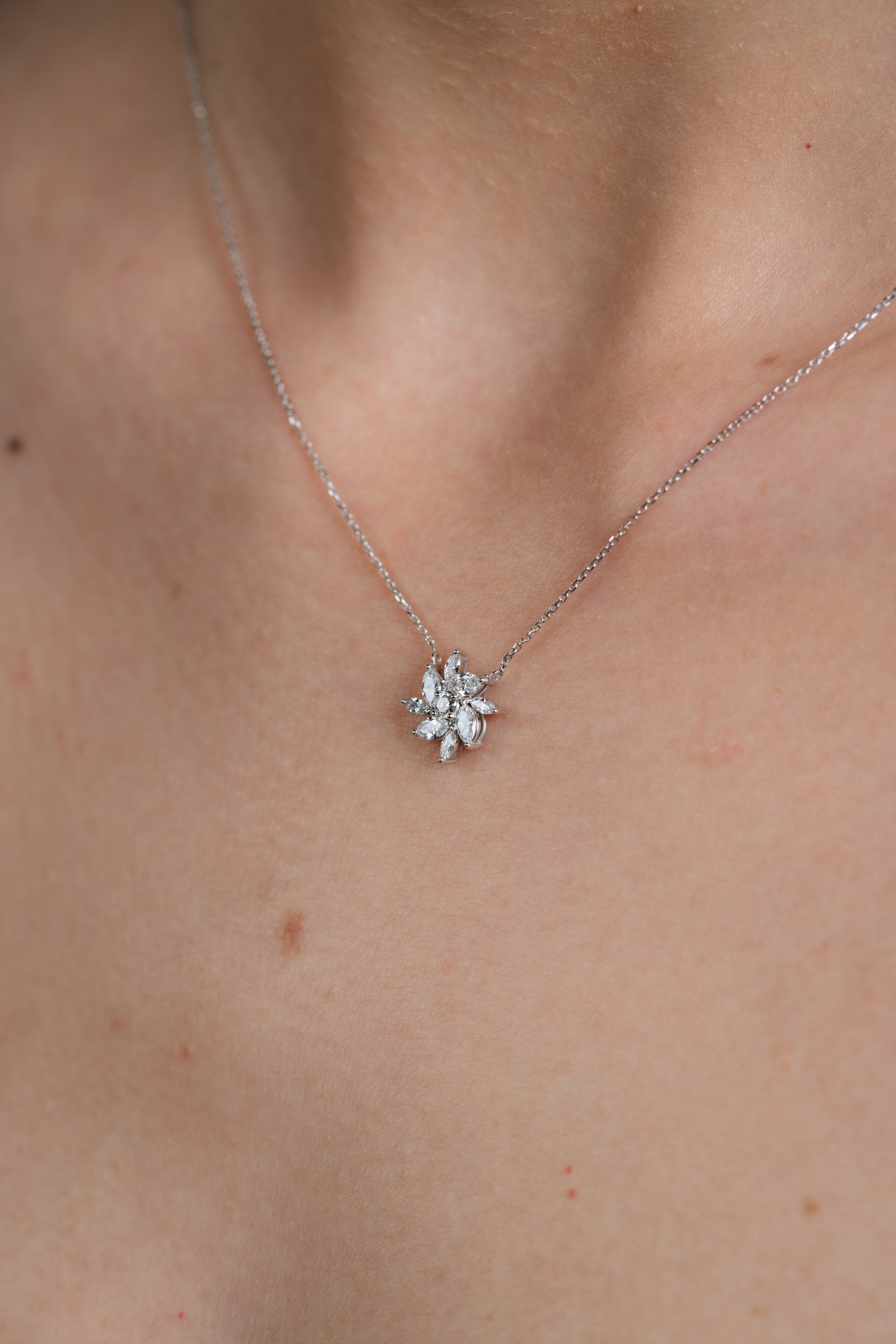 COLIER N001341 DIN AUR ALB 14K CU DIAMANTE MARQUISE - Bijuterii LA ROSA