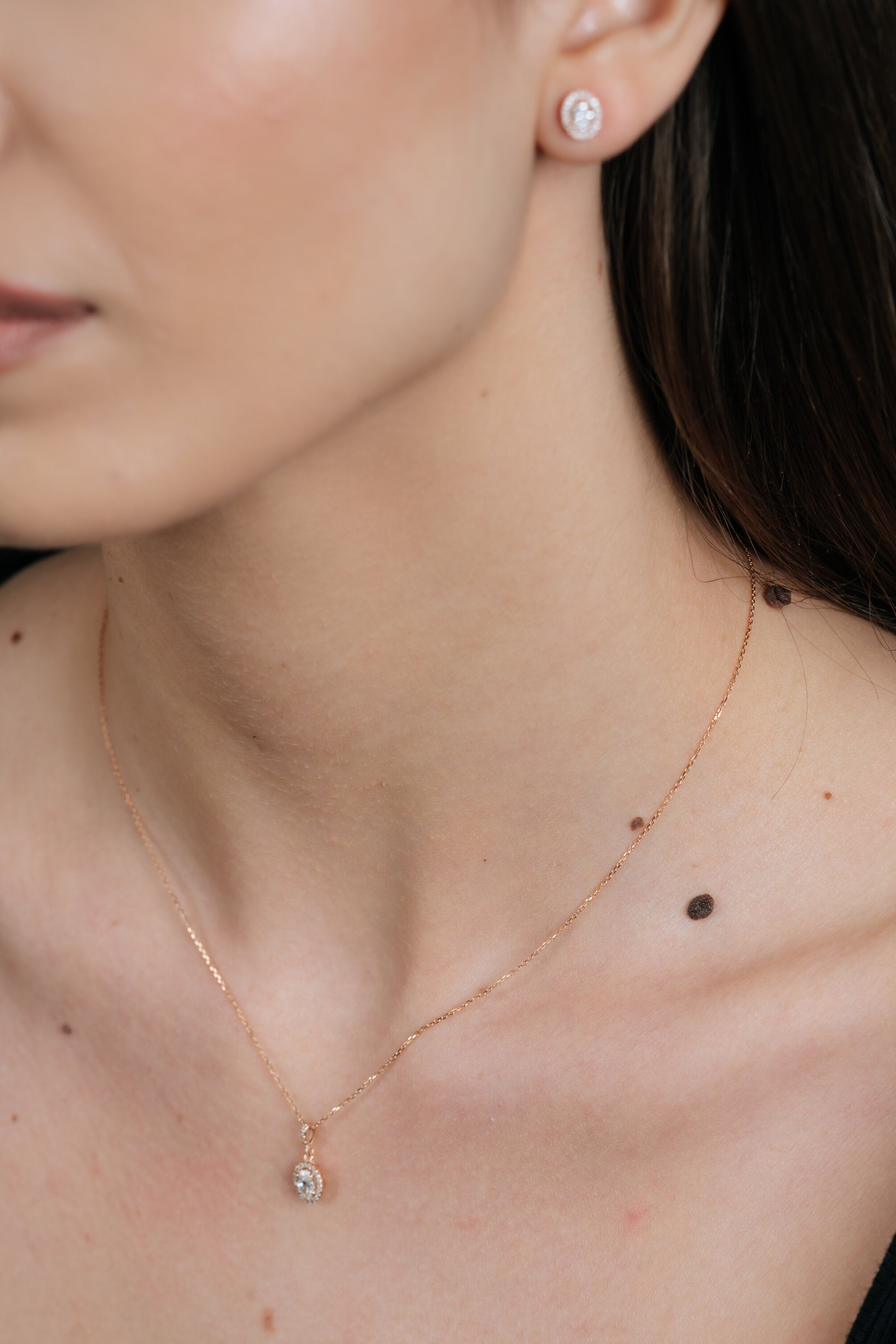 COLIER N001346 DIN AUR ROZ 14K FORMA OVALA CU DIAMANTE - Bijuterii LA ROSA