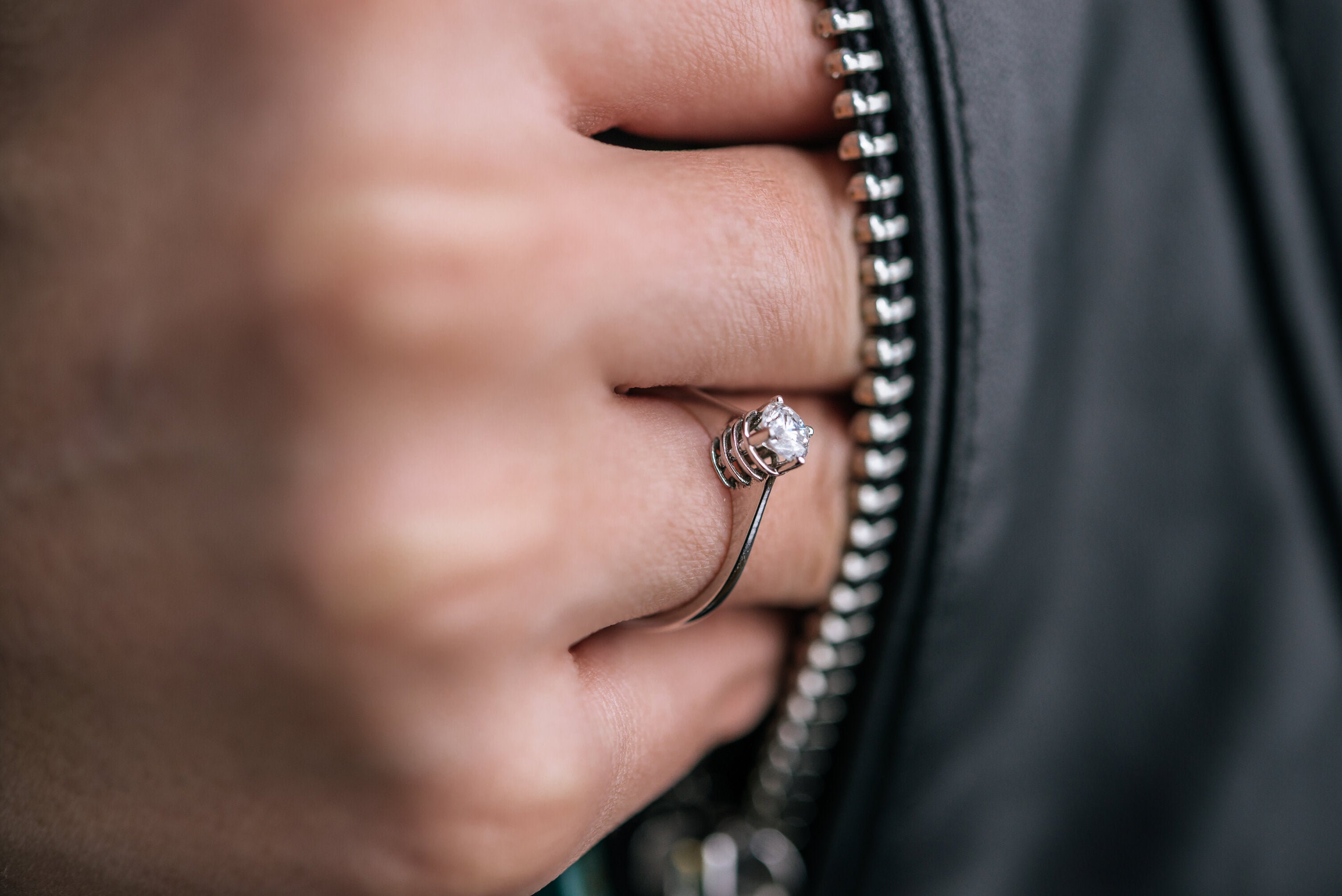 INEL DE LOGODNA LDR1037 DIN AUR ALB 18K CU DIAMANT - Bijuterii LA ROSA