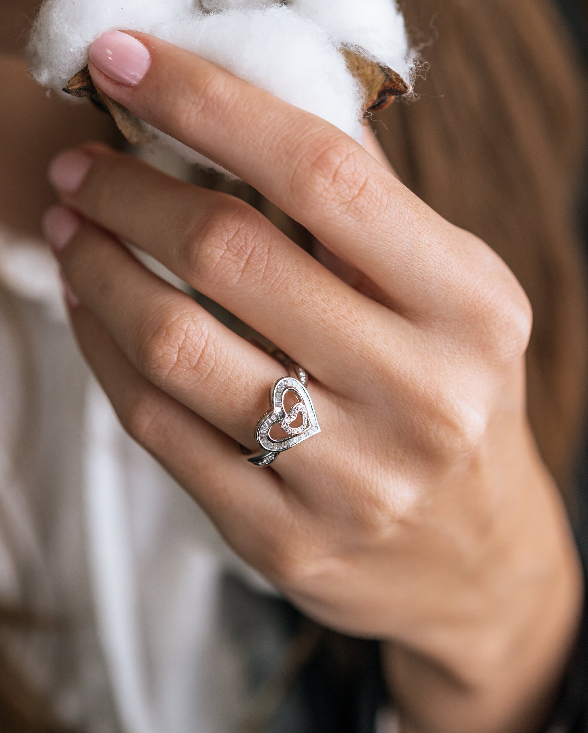 INEL LR00191 DIN AUR ALB 18K FORMA INIMA CU DIAMANTE - Bijuterii LA ROSA