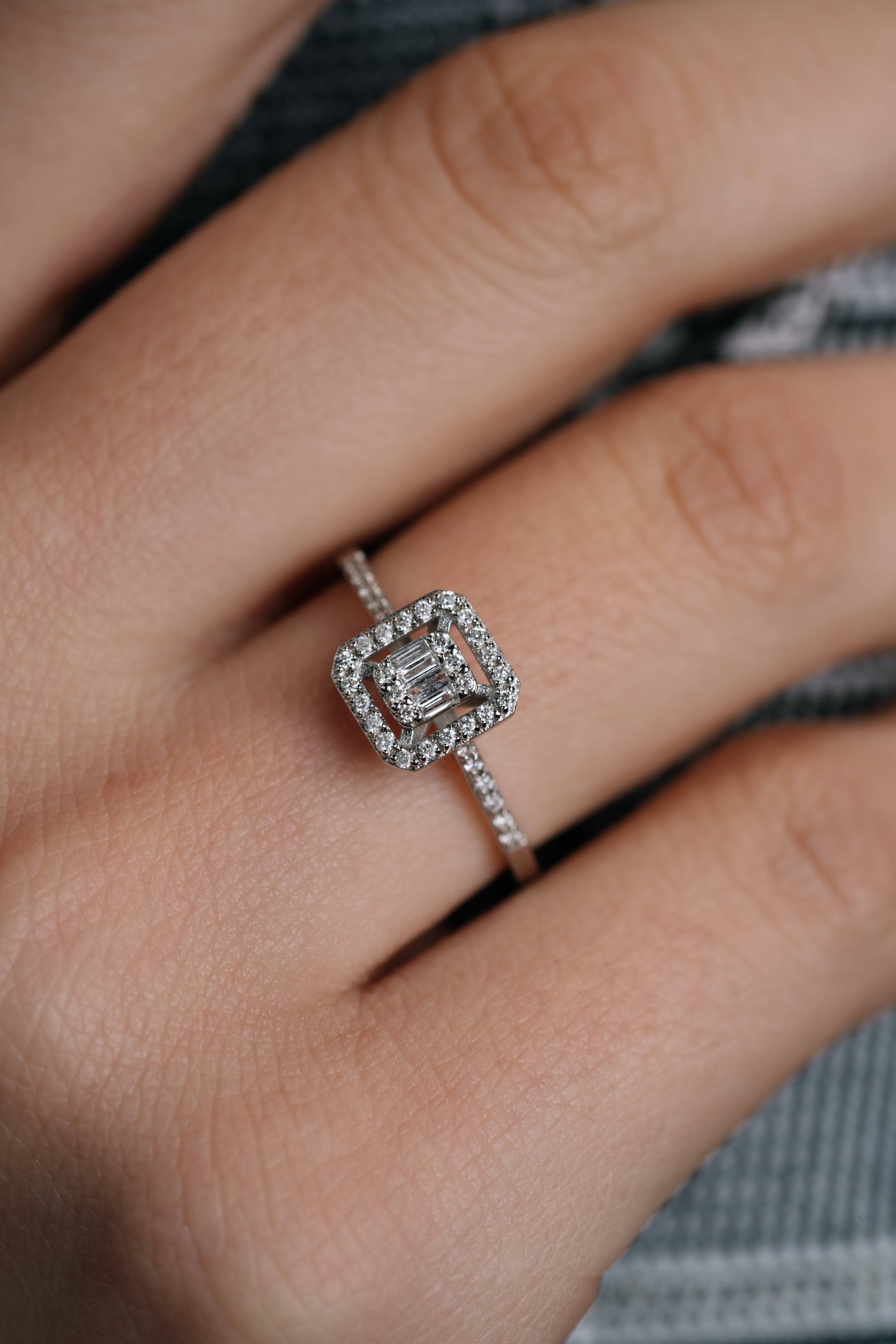 INEL R003288 DIN AUR ALB 14K FORMA PATRATA CU DIAMANTE - Bijuterii LA ROSA - Verighete si Inele de Logodna, bijuterii cu diamante