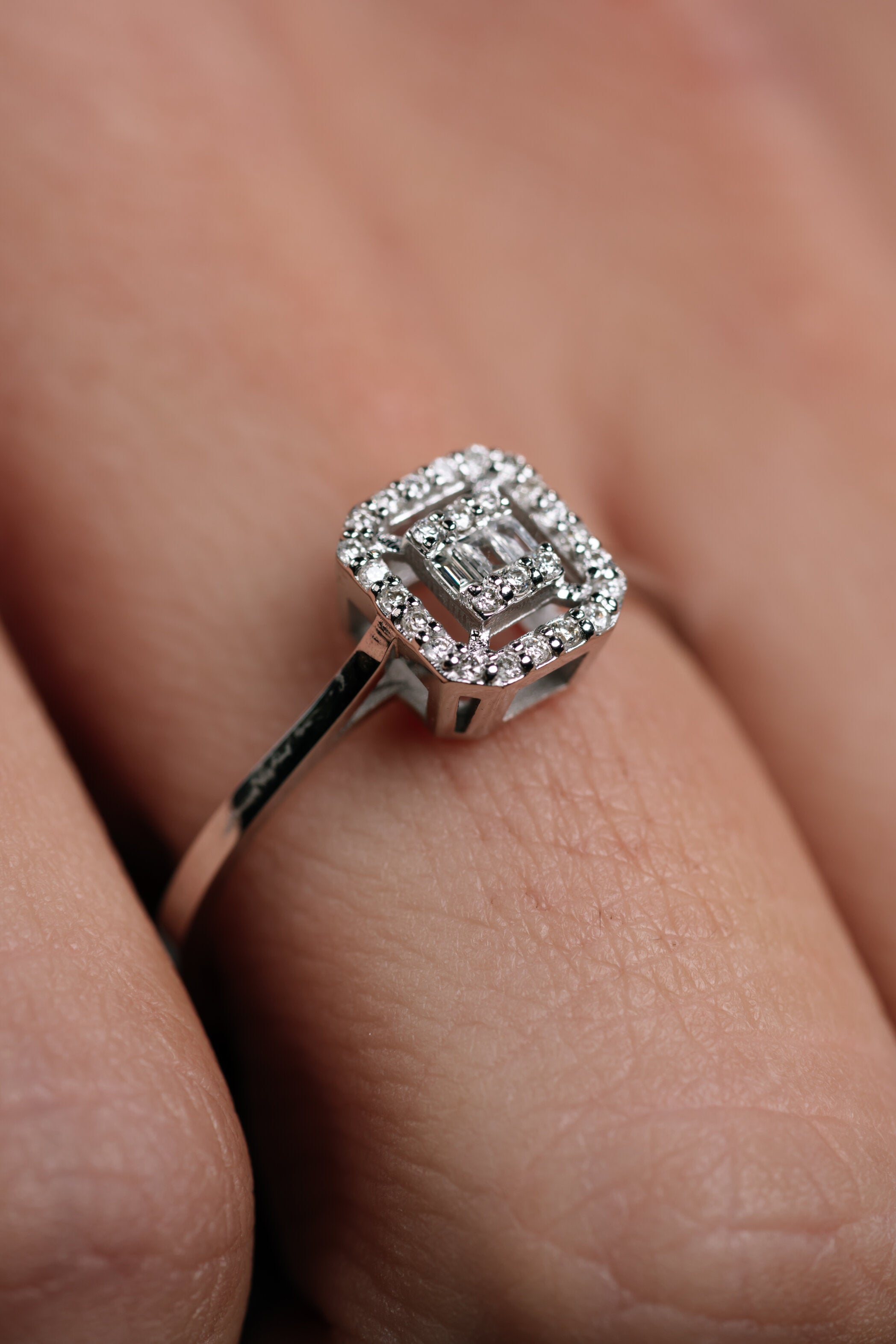 INEL R004787 DIN AUR ALB 14K FORMA DREPTUNGHI CU DIAMANTE - Bijuterii LA ROSA
